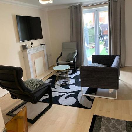 Charming 2-Bed House In London Villa Екстериор снимка