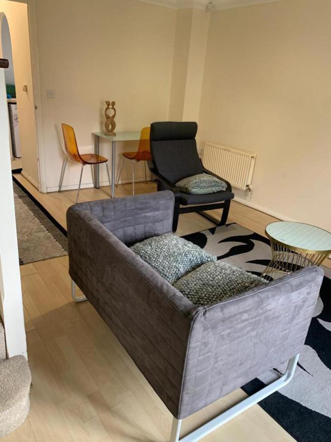 Charming 2-Bed House In London Villa Екстериор снимка