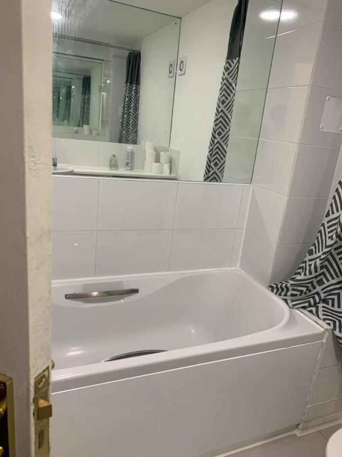 Charming 2-Bed House In London Villa Екстериор снимка